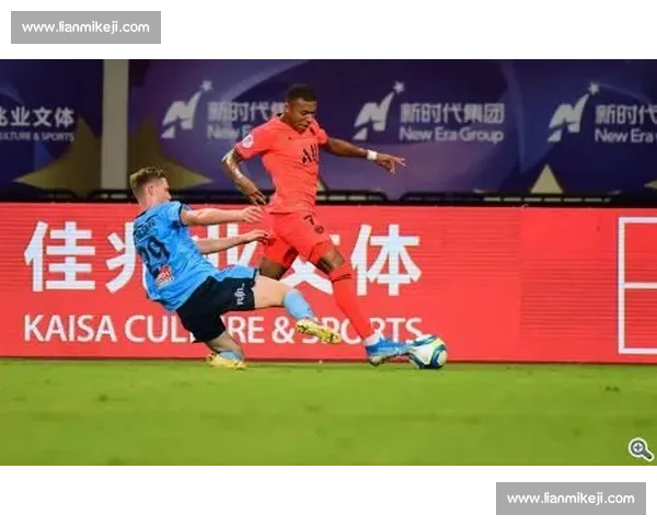 小明与小强激烈比拼谁能最快登上高楼顶端的挑战赛