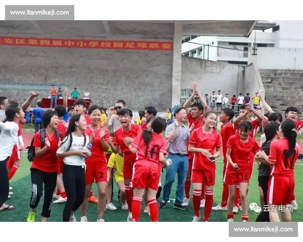 成都市信鸽比赛激烈角逐 精英鸽手共聚一堂争夺年度桂冠